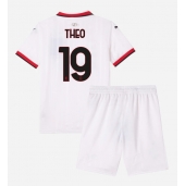 AC Milan Theo Hernandez #19 Uit tenue voor kinderen 2024-25 Korte Mouwen (+ broek)