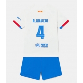 Barcelona Ronald Araujo #4 Uit tenue voor kinderen 2023-24 Korte Mouwen (+ broek)