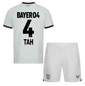 Bayer Leverkusen Jonathan Tah #4 Uit tenue voor kinderen 2023-24 Korte Mouwen (+ broek)