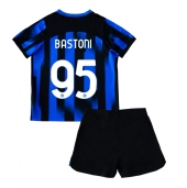 Inter Milan Alessandro Bastoni #95 Thuis tenue voor kinderen 2023-24 Korte Mouwen (+ broek)