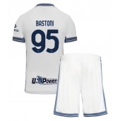 Inter Milan Alessandro Bastoni #95 Uit tenue voor kinderen 2024-25 Korte Mouwen (+ broek)