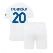 Inter Milan Hakan Calhanoglu #20 Uit tenue voor kinderen 2023-24 Korte Mouwen (+ broek)