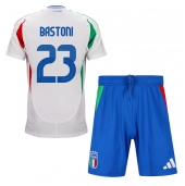 Italië Alessandro Bastoni #23 Uit tenue voor kinderen EK 2024 Korte Mouwen (+ broek)