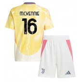 Juventus Weston McKennie #16 Uit tenue voor kinderen 2024-25 Korte Mouwen (+ broek)