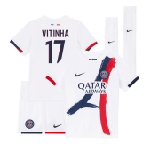 Paris Saint-Germain Vitinha #17 Uit tenue voor kinderen 2024-25 Korte Mouwen (+ broek)